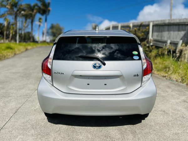 2015 TOYOTA AQUA Hybrid 90,000km - Image 5