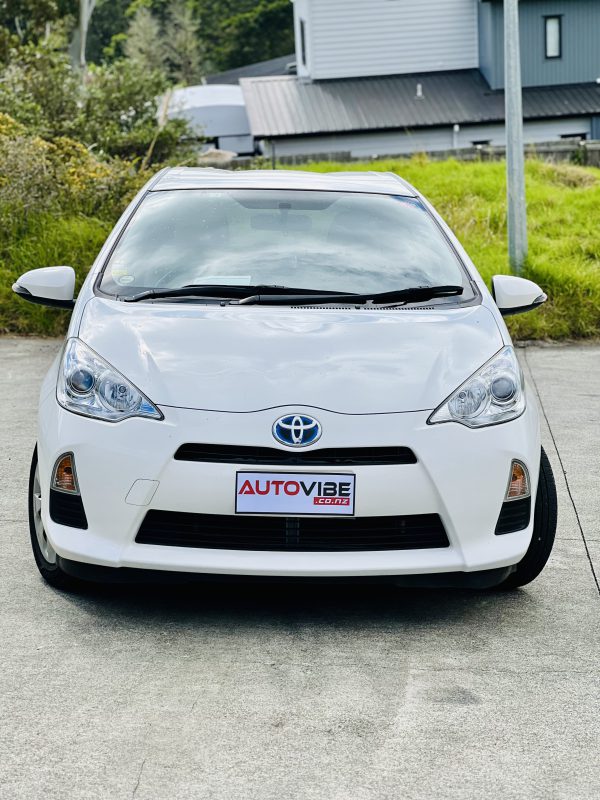 2014 TOYOTA AQUA - Image 2